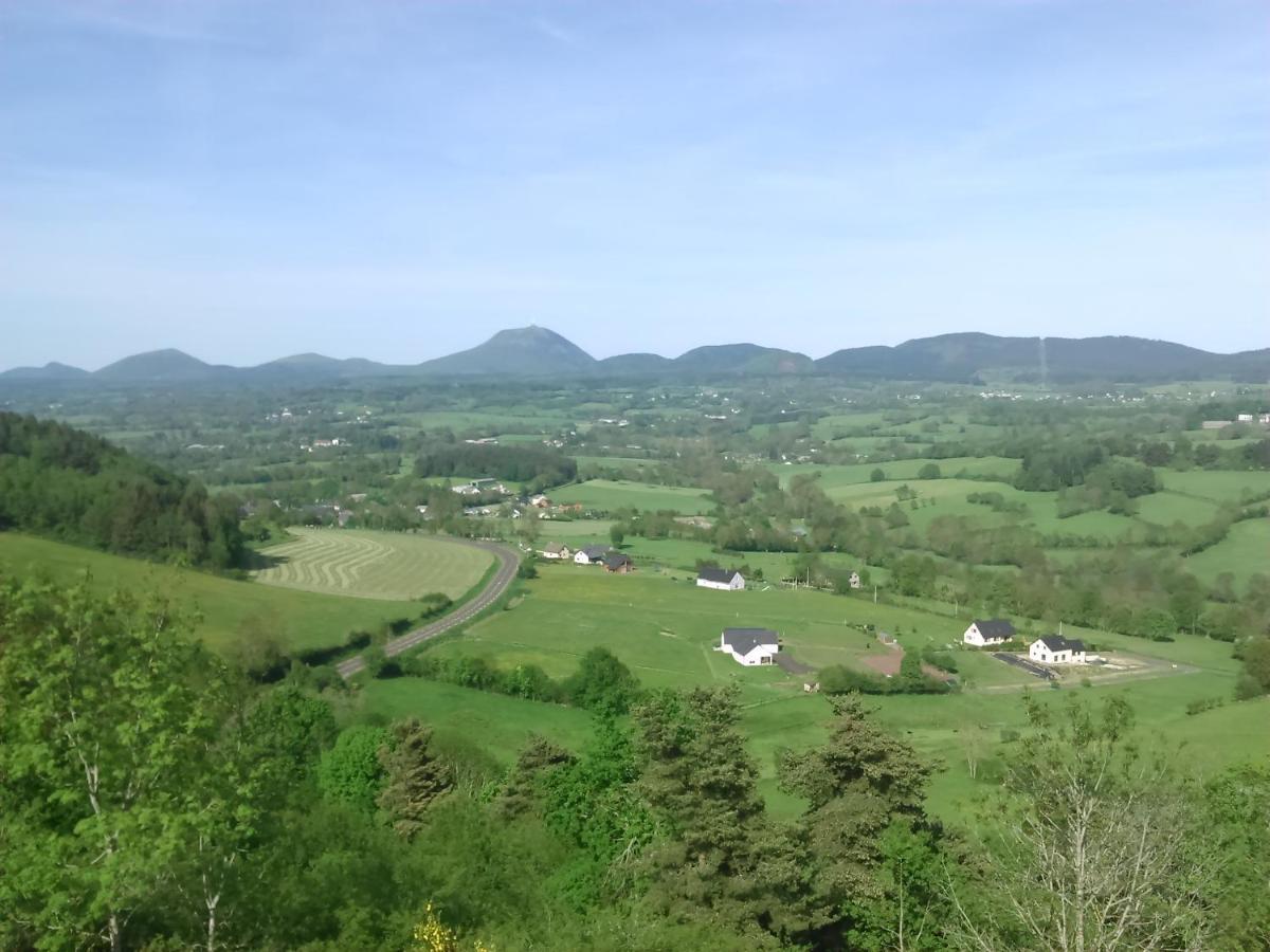 Coquelicot, Entre Volcans D Auvergne Et Sancy, Orcival. Esterno foto